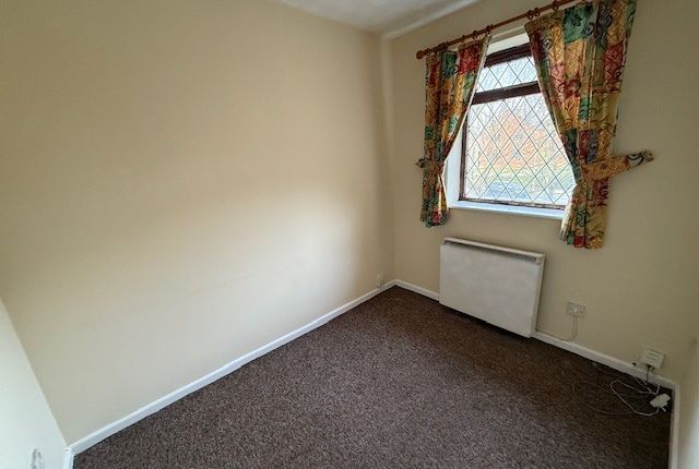 116h, Woodlands Court, Mosley Common Road, Greater Manchester photo 5