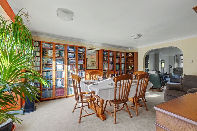 14 Bell Crescent, Rochester photo 4