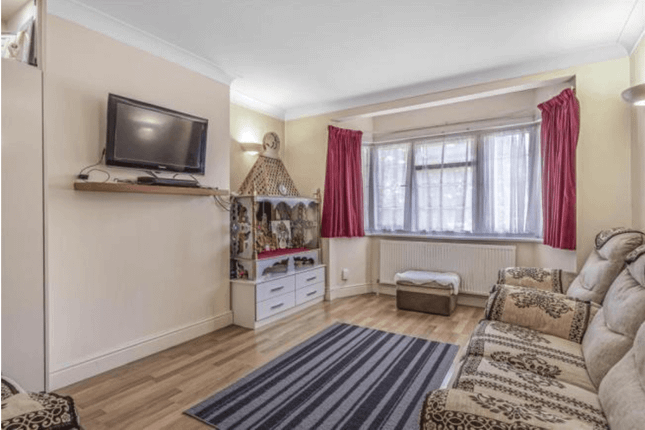 258a Merlins Court, Alexandra Avenue, HARROW photo 2