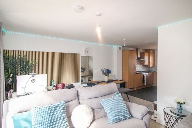 33, Hawthorn Close,, Keighley photo 4