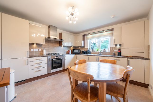 2, Abbotsford Gardens, Newton Mearns photo 4