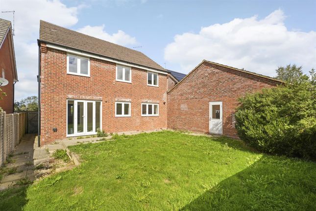 23, Bishops Meadow, Northampton photo 4