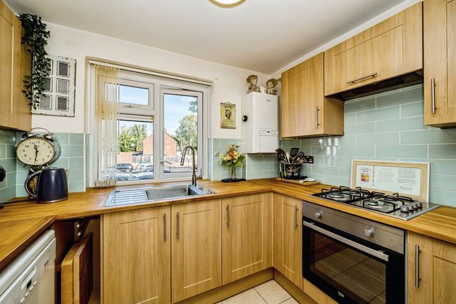 19, Buttermere Avenue, SLOUGH photo 3