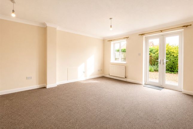 14, Elmgarth, Lincolnshire photo 4