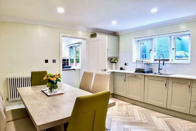 Ty-Newydd Cwmalsie Lane, Blackwood photo 3
