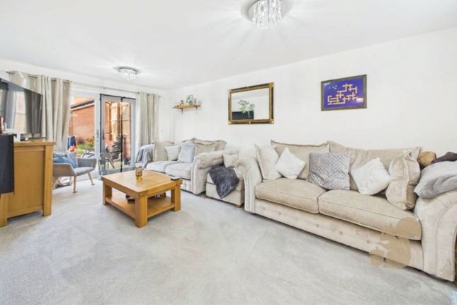 4 Amersham Court, Rayleigh photo 4