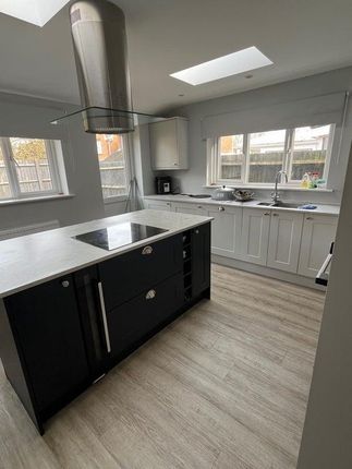 97015824.Jpg