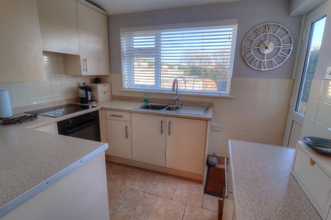 7 Foresters Water End, High Wycombe photo 4