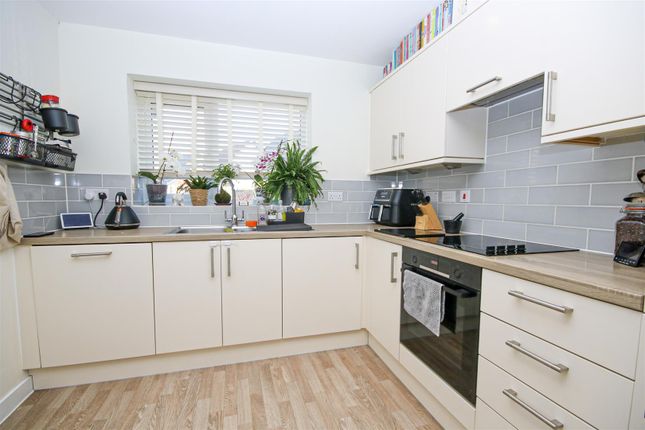 10, Beehive Way, Dereham photo 2