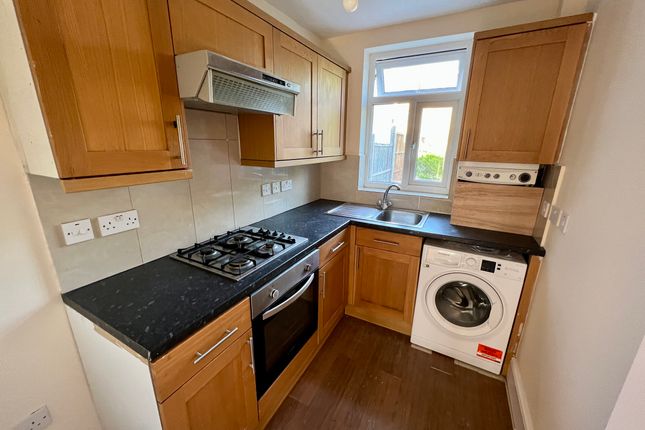 40 Cavendish Road, New Malden photo 2