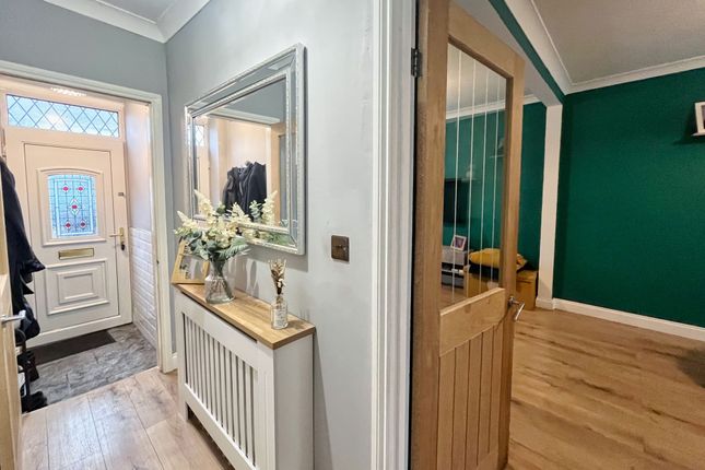 33 Christopher Road, Neath photo 4