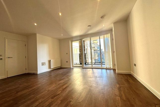 Flat 1999999999 Tamarillo, Alameda Place, London photo 4