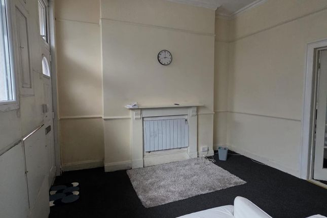 Flat 1, 18a, Winner Street, PAIGNTON photo 3