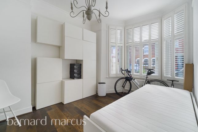 Flat to rent in Jephtha Road, London