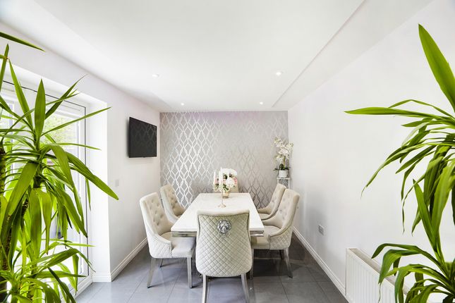 4, Thruxton Place, Rugby photo 4