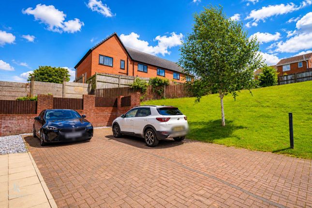 51, Rayleigh Close, Manchester photo 4