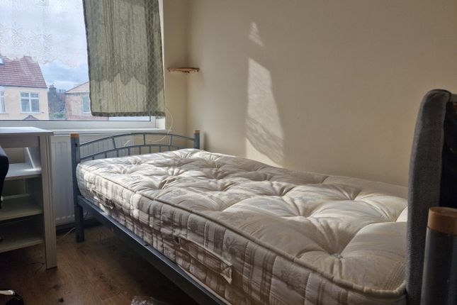 Single Room To Let In Shared House Edmonton N18 Near Silver Street Station