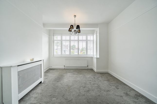 96 Devonshire Road, Hornchurch photo 4