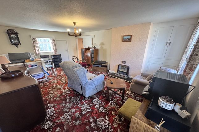 3 Litton Dale, Buxton photo 2