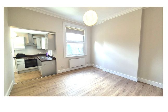 10 Udney Park Road , Teddington  photo 2