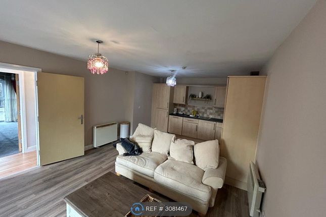 2-bed bungalow on Cleckheaton, £850/mo