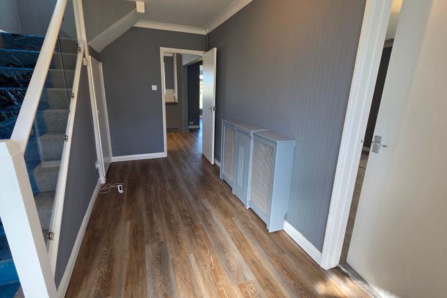 41, Swanborough Drive, Brighton photo 2