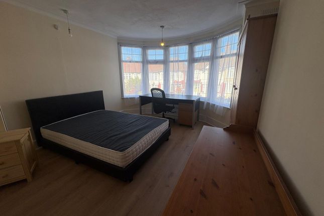 116, Berkshire Gardens, London photo 5