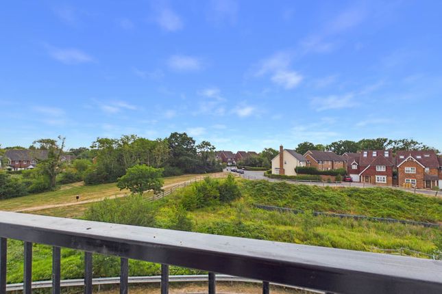 48, Honeysuckle Drive, Billingshurst photo 2