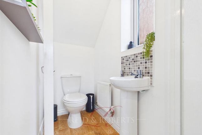 8, Clos Owain, Wrexham photo 2