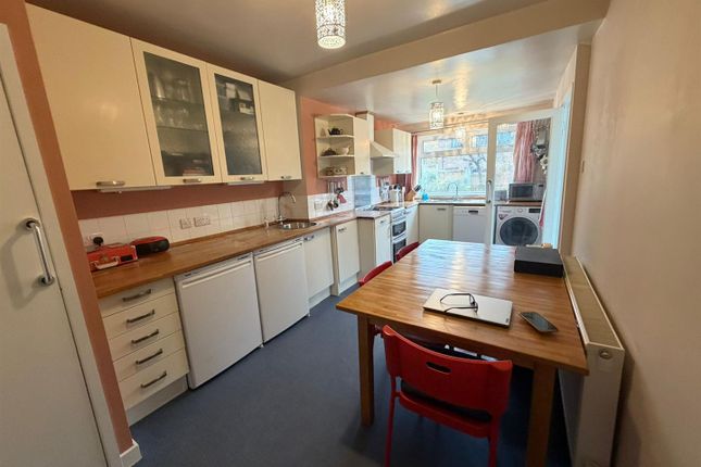18, High Bank Avenue, Stalybridge photo 3