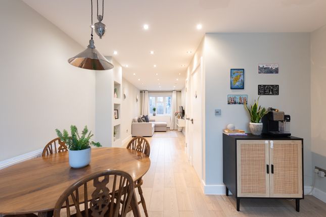 4, Flora Mews, London photo 2