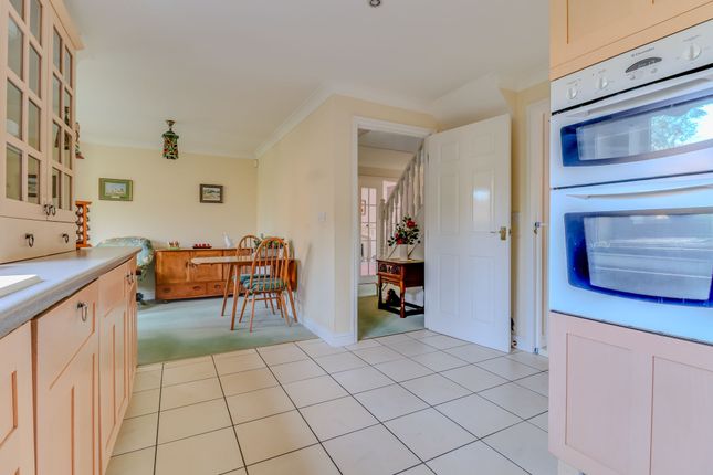 3 Primrose Close, Leicester photo 2