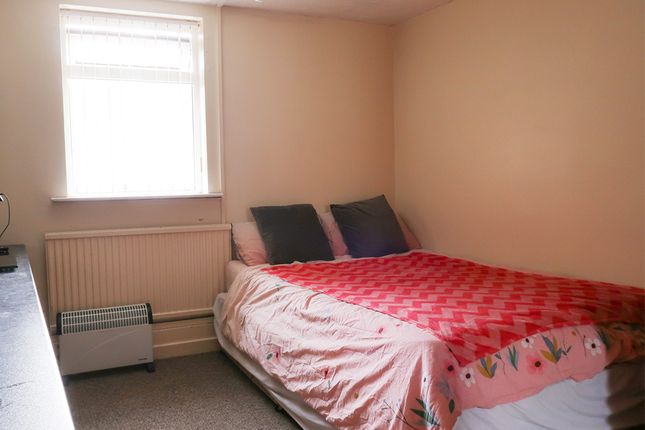 Bond Street, Sandfields, Swansea photo 4