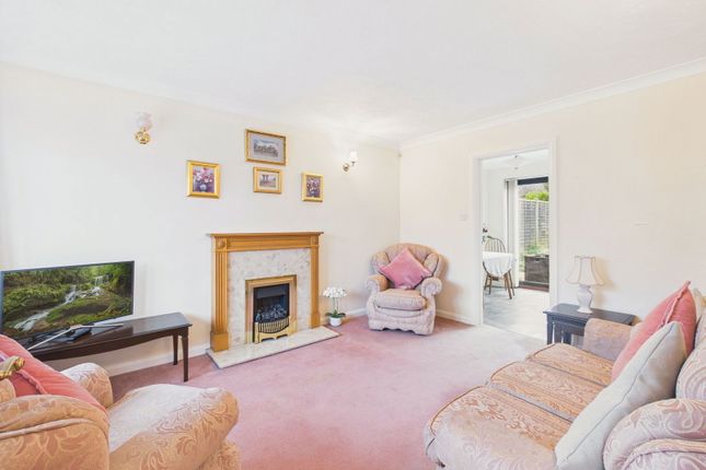 27, Lanyon Close, Horsham photo 5