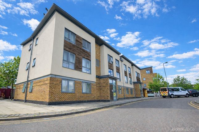 2-bed flat on 85, Ballantyne Drive, Colchester, £150,000