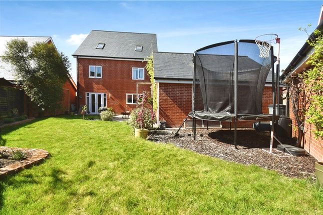35, Ambrose Way, Hampshire photo 2