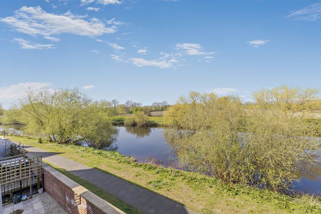26 Waterside Crescent, Castleford photo 4