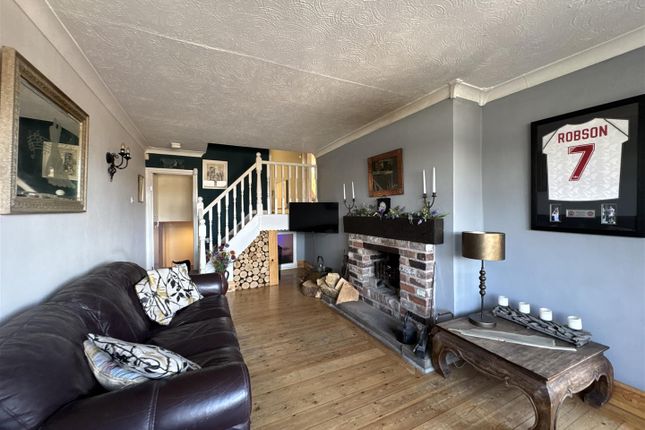 35, Arundel Close, Stalybridge photo 2