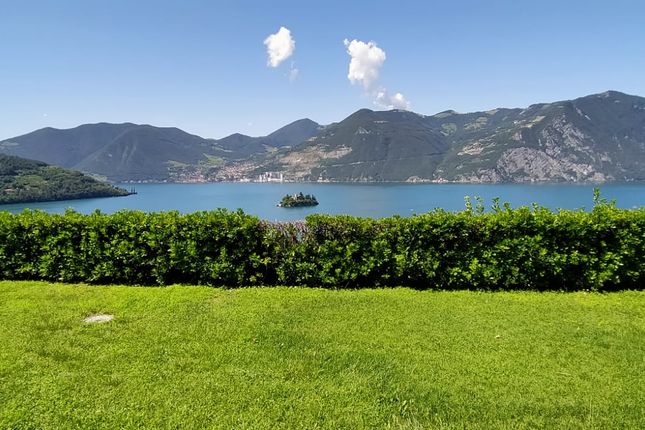 Villa for sale in Via Vesto, Marone, Brescia, Lombardy, Italy