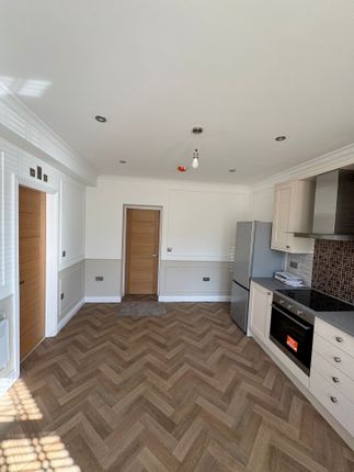 1, Bentcliffe Drive, Leeds photo 2