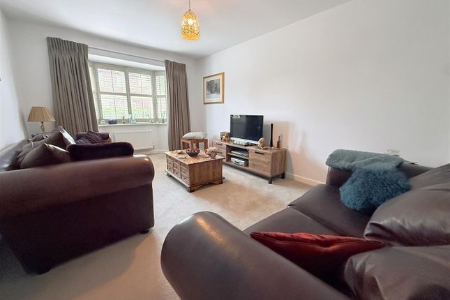 8, Calcraft Drive, Bottesford photo 3