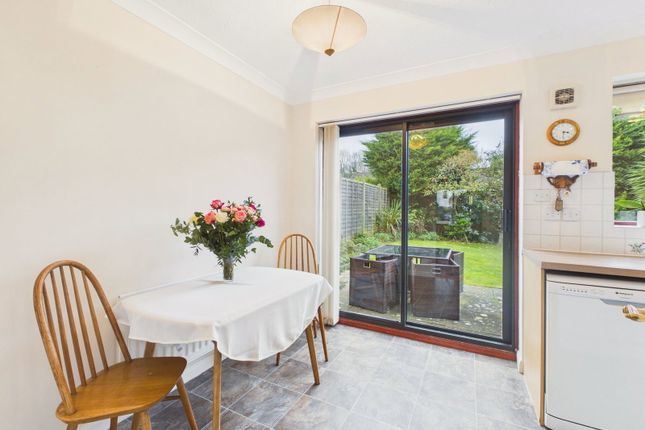 27, Lanyon Close, Horsham photo 3