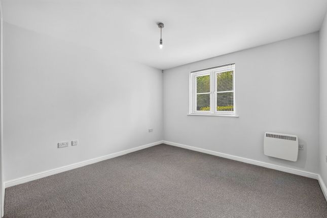 37, Moorland Green, Swansea photo 3