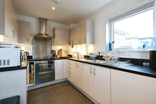 3, Tatler Close, Warwick photo 3