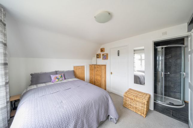 18, Haslemere Gardens, Hampshire photo 4