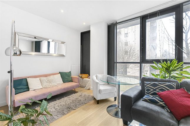 Thumbnail Flat for sale in Durnsford Road, London