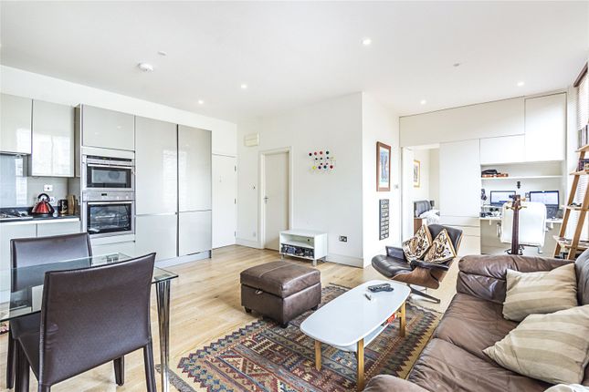 Flat for sale in Oxford Gardens, London