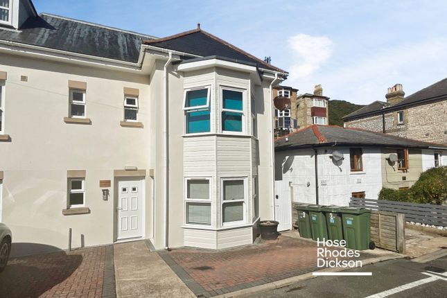 2-bed flat on South Street, Ventnor, £875/mo