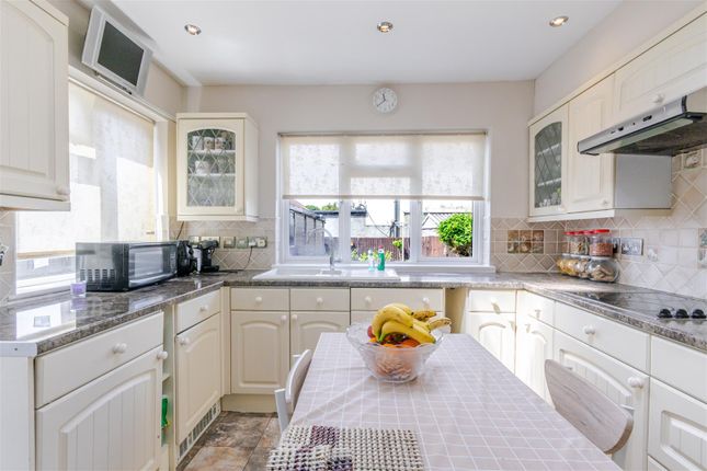 8, Chatsworth Gardens, Harrow photo 2
