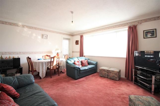 77, Ringway, Southall photo 3